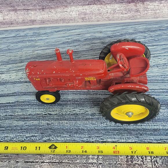 Vtg 1985 scale models 1/16 scale Massey Harris model 44 diecast n/front tractor - Picture 4 of 13